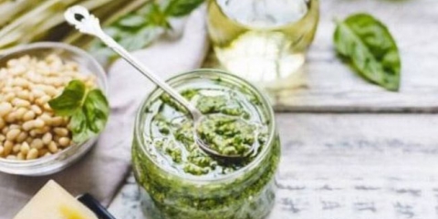 Pesto sos - klasični recept sa bosiljkom