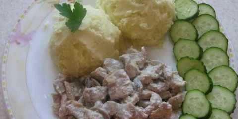 Svinjetina u kiselom sosu sa gljivama