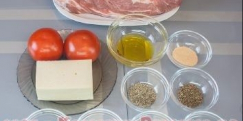 Svinjetina, pečena u pećnici sa rajčicom i sirovom harmonikom, ukusni recept za meso u foliji!