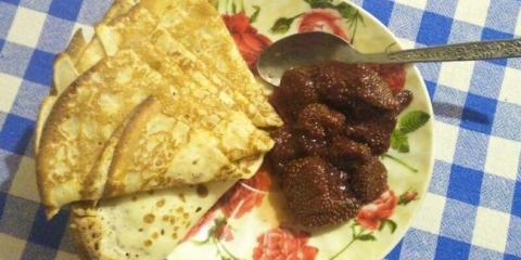 Tanke mliječne palačinke s rupama su ukusni i jednostavni recepti