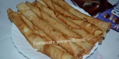 Tanke palačinke na mlijeku i mineralnim mineralnim rupama (korak po korak recept)