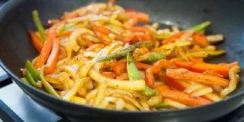 Stew turkey sa biberom i gljivama (30 min)