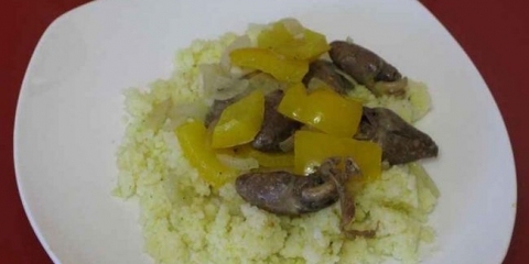 Stew pileći srca sa lukom i paprikom