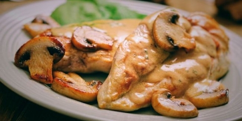 Pečena piletina sa gljivama (8 recepata)