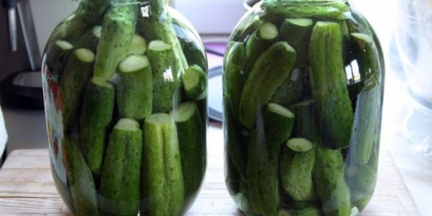 Lemljenje krastavci bez sirćeta u 3 lita banke