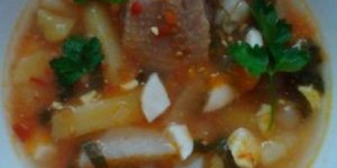 Zelena borsch sa sorrelom i jajetom - klasičnom receptom za kuban kuhinju