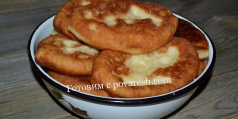 Pržene paštete sa krompirom u tavi na suhim kvascima