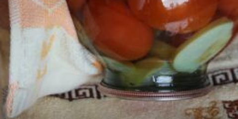 Zimske zalihe: recepti za praznine iz jabuka i rajčice