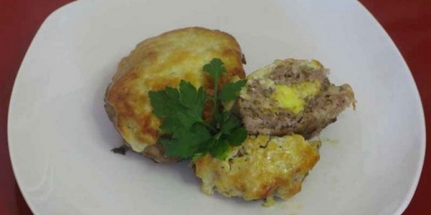 Zrazy sa omletom ispod umaka od sira